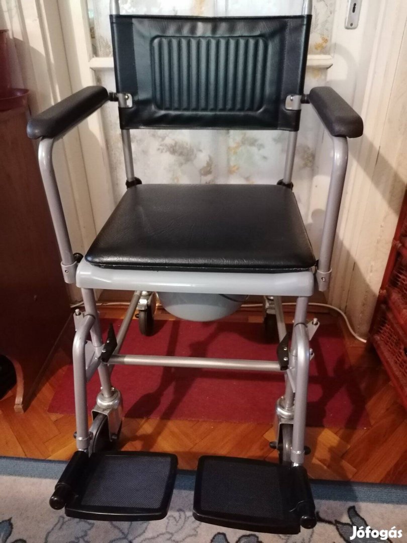 Eladó egy hibátlan szoba wc. 