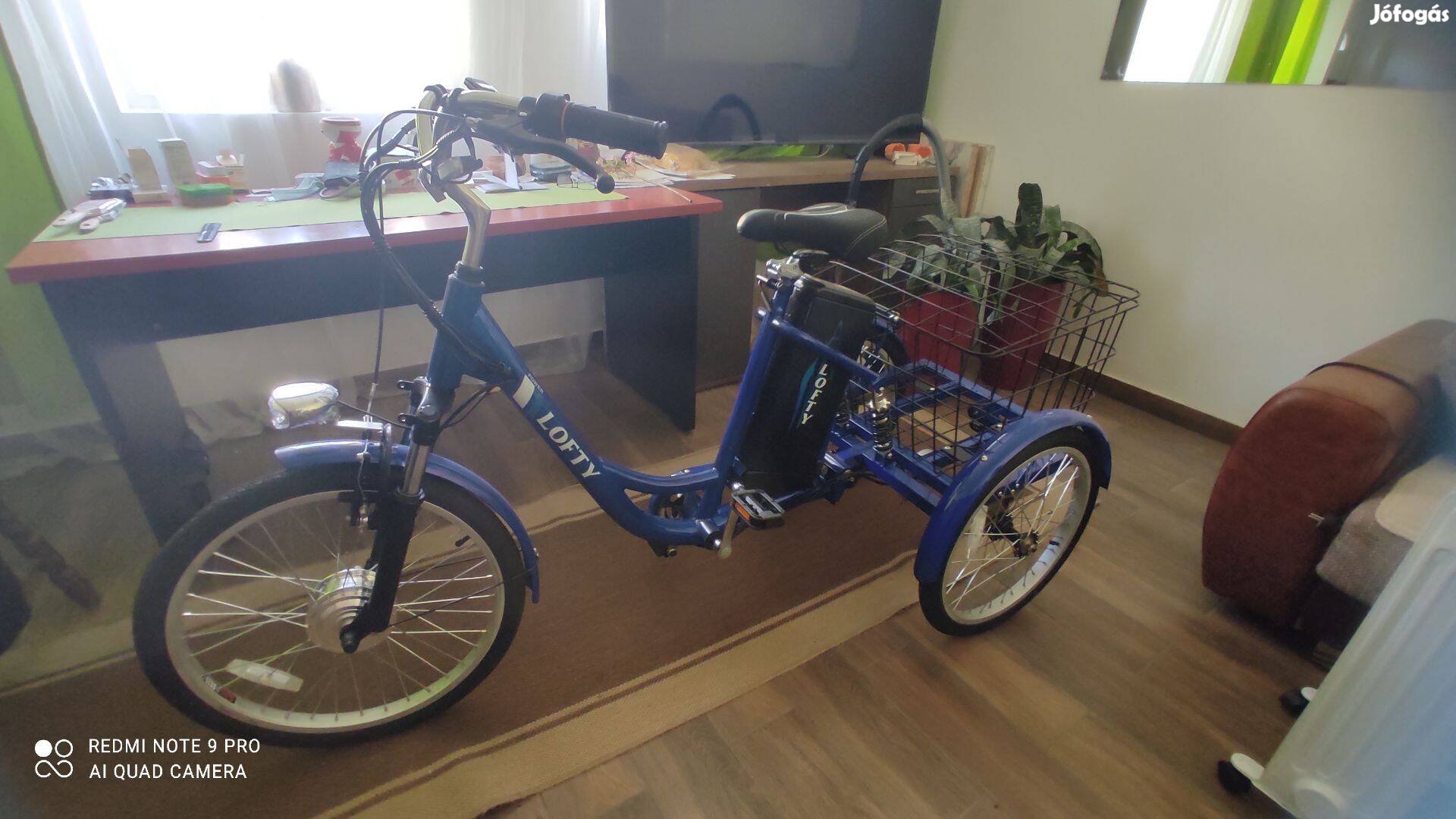 Eladó egy kék vadonatúj Lofty 3 kerekű elektromos kerékpár!
