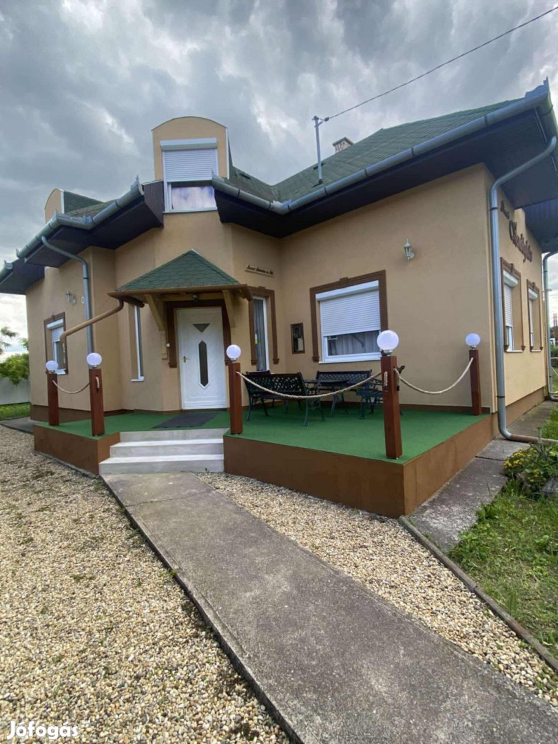 Eladó egy kifogástalan állapotú jól működő vendégház