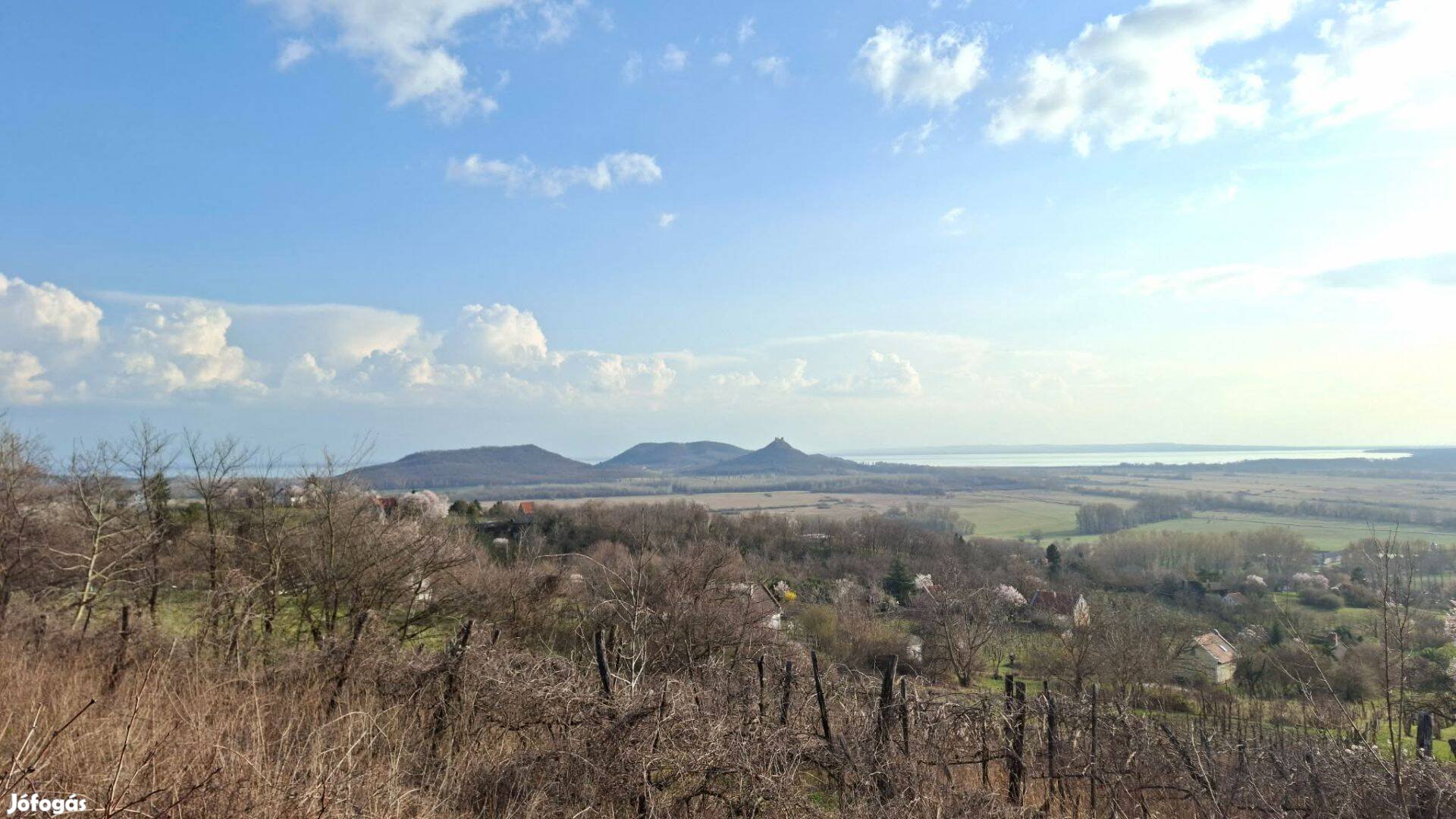 Eladó egy külterületi Balatoni panorámás telek Hegymagason!