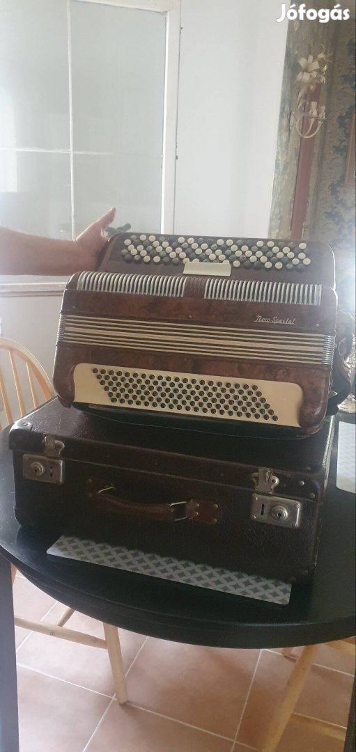 Elado egy meco speciál tangóharmonika