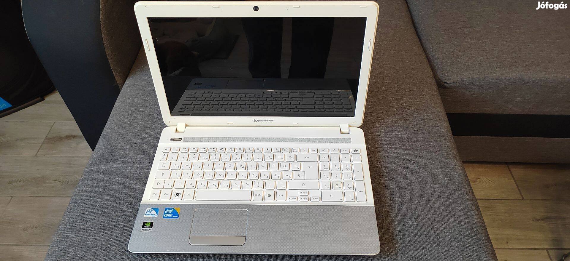 Eladó egy meg kímélt szép állapotú Packard Bell Notebook!