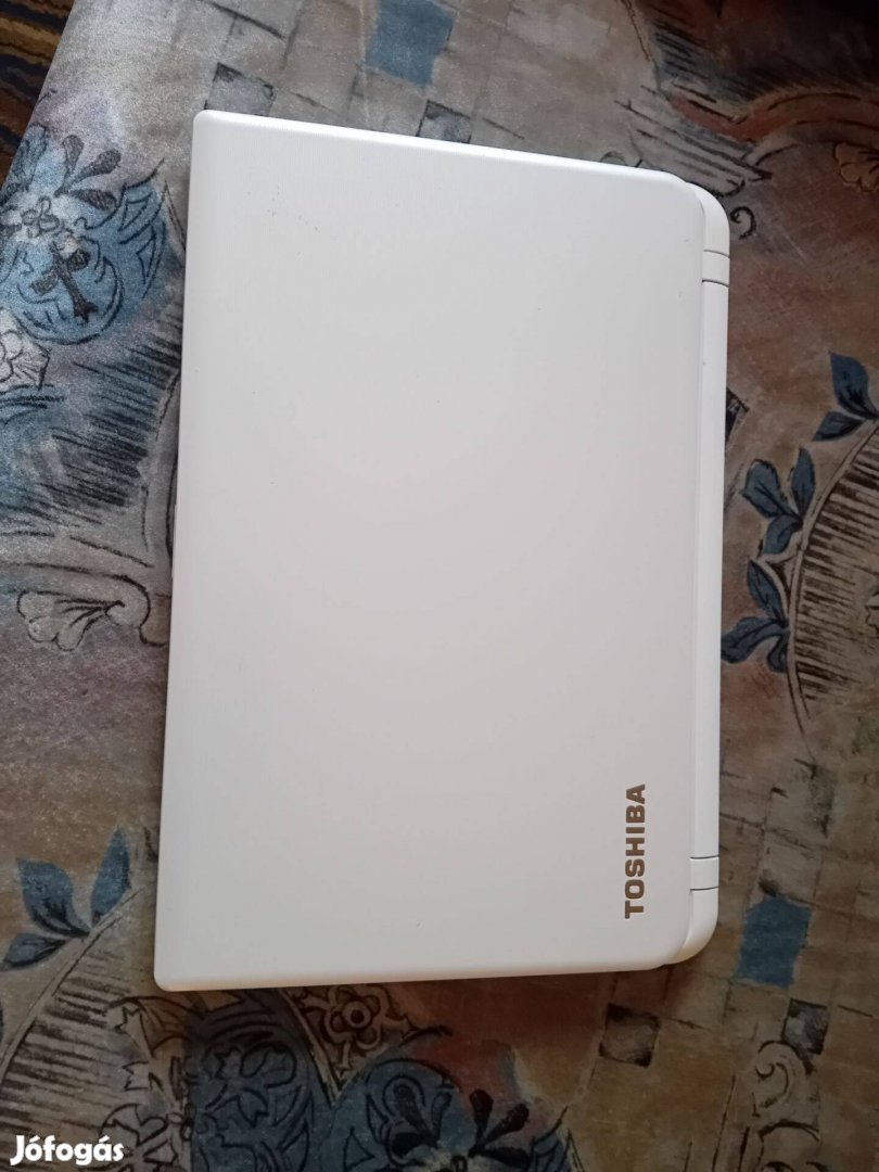 Eladó egy nagyon jó állapotban lévő Toshiba laptop