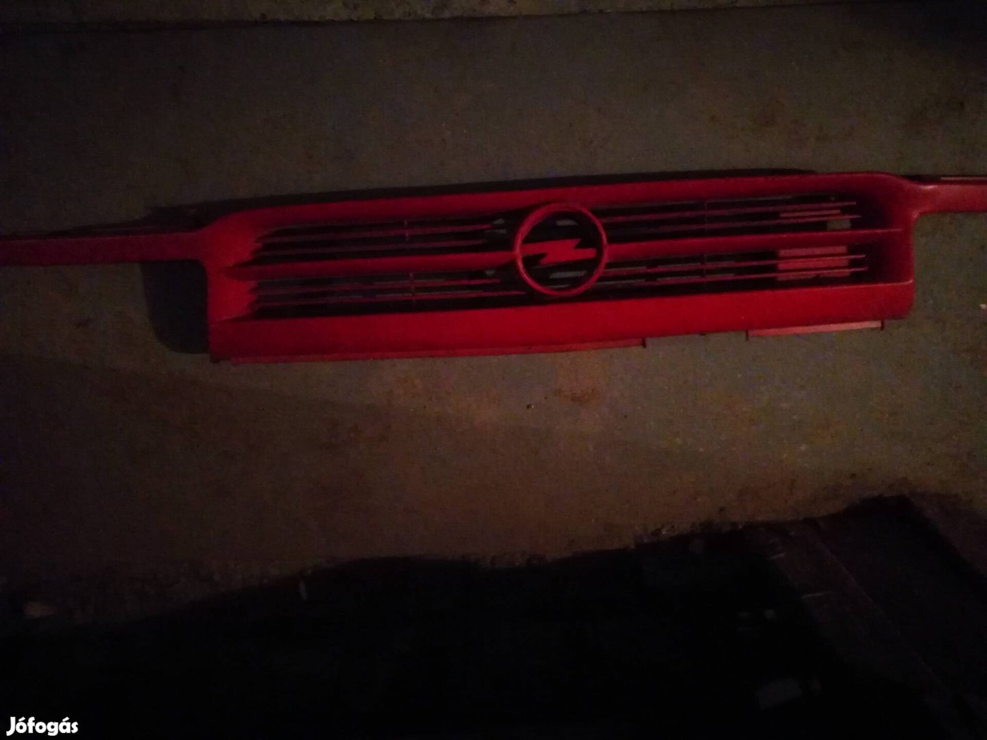 Eladó egy nagyon szép állapotban lévő opel Astra hütö maszk. mi