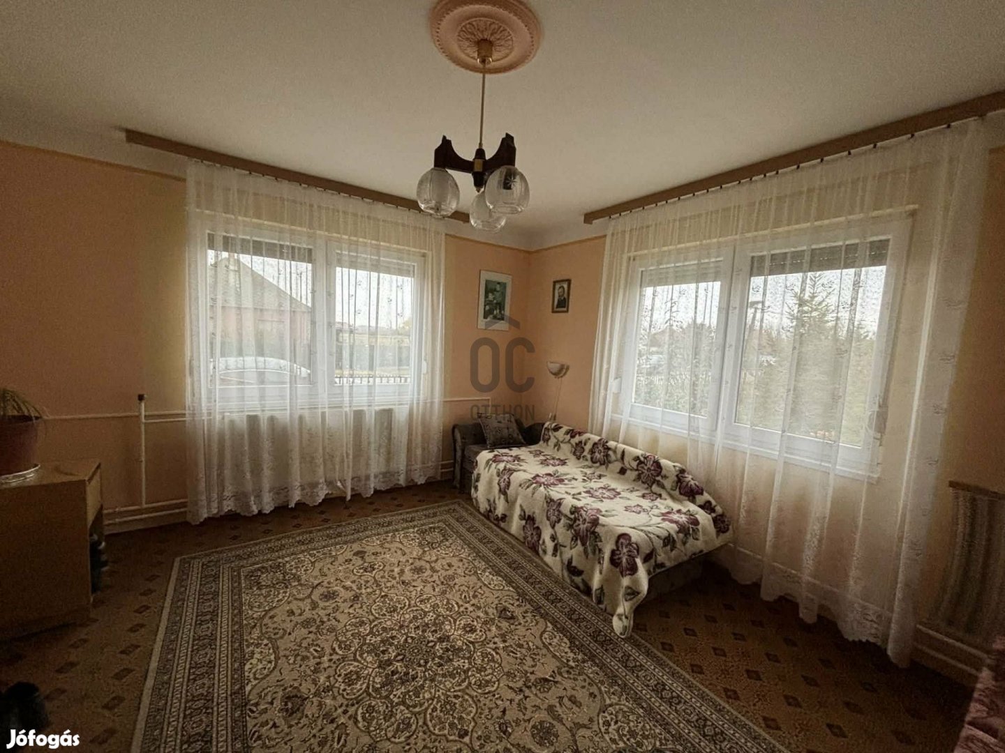 Eladó egy napfényes kétszobás családi ház Mezősas