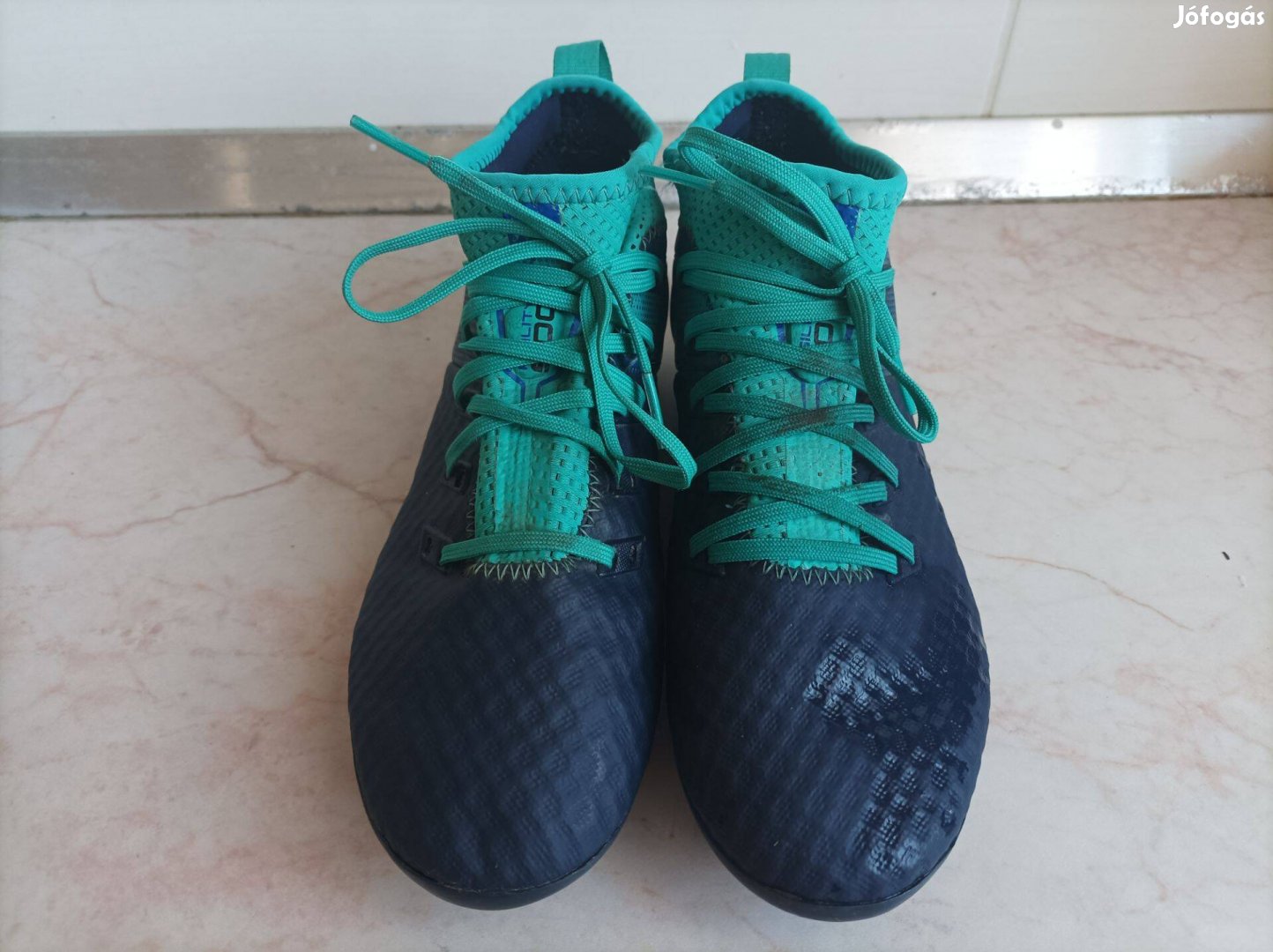 Eladó egy pár Kipsta Agility 900 márkájú foci cipő
