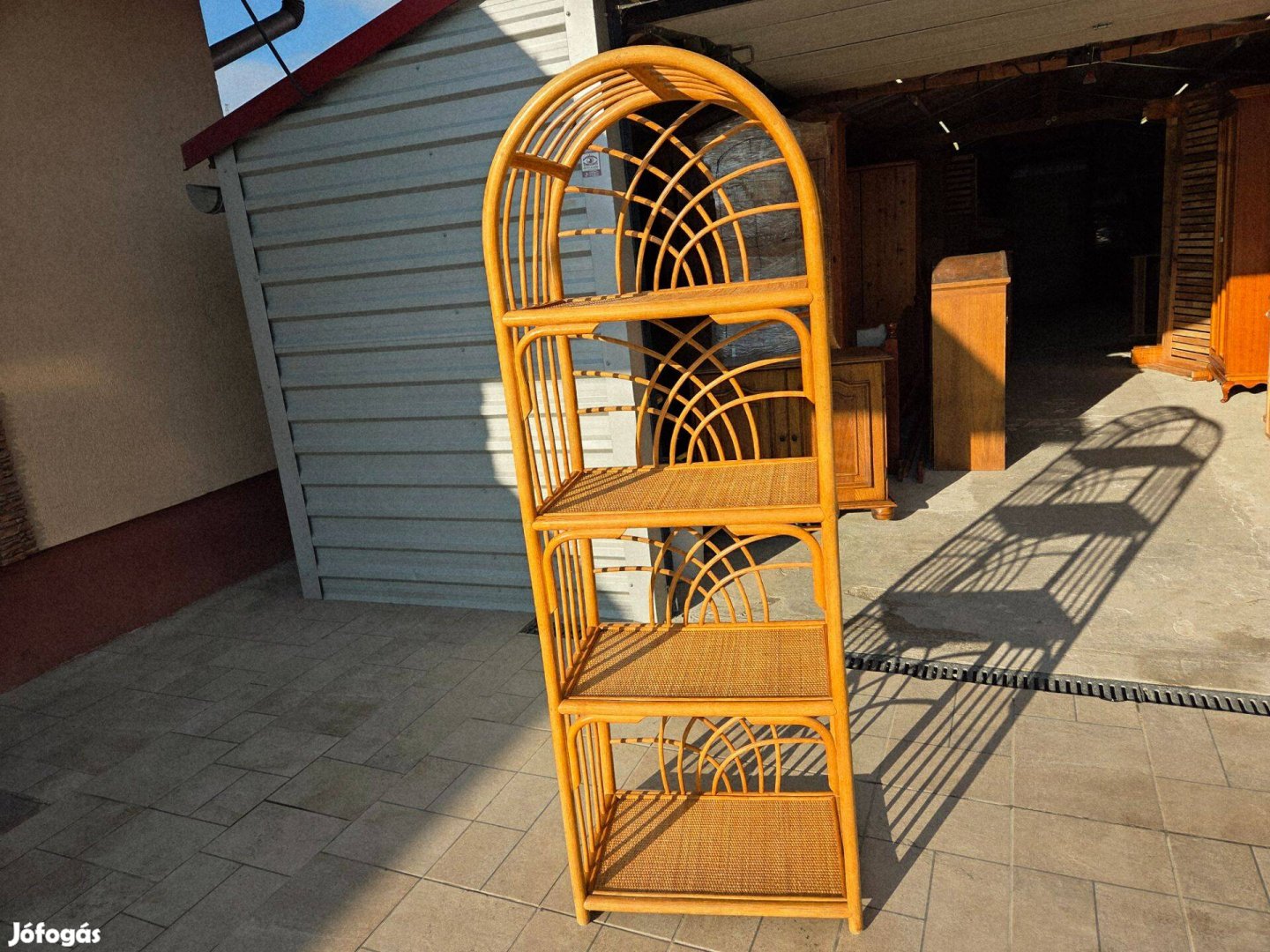 Eladó egy polcos rattan, bambusz Polc. Bútor jó állapotú