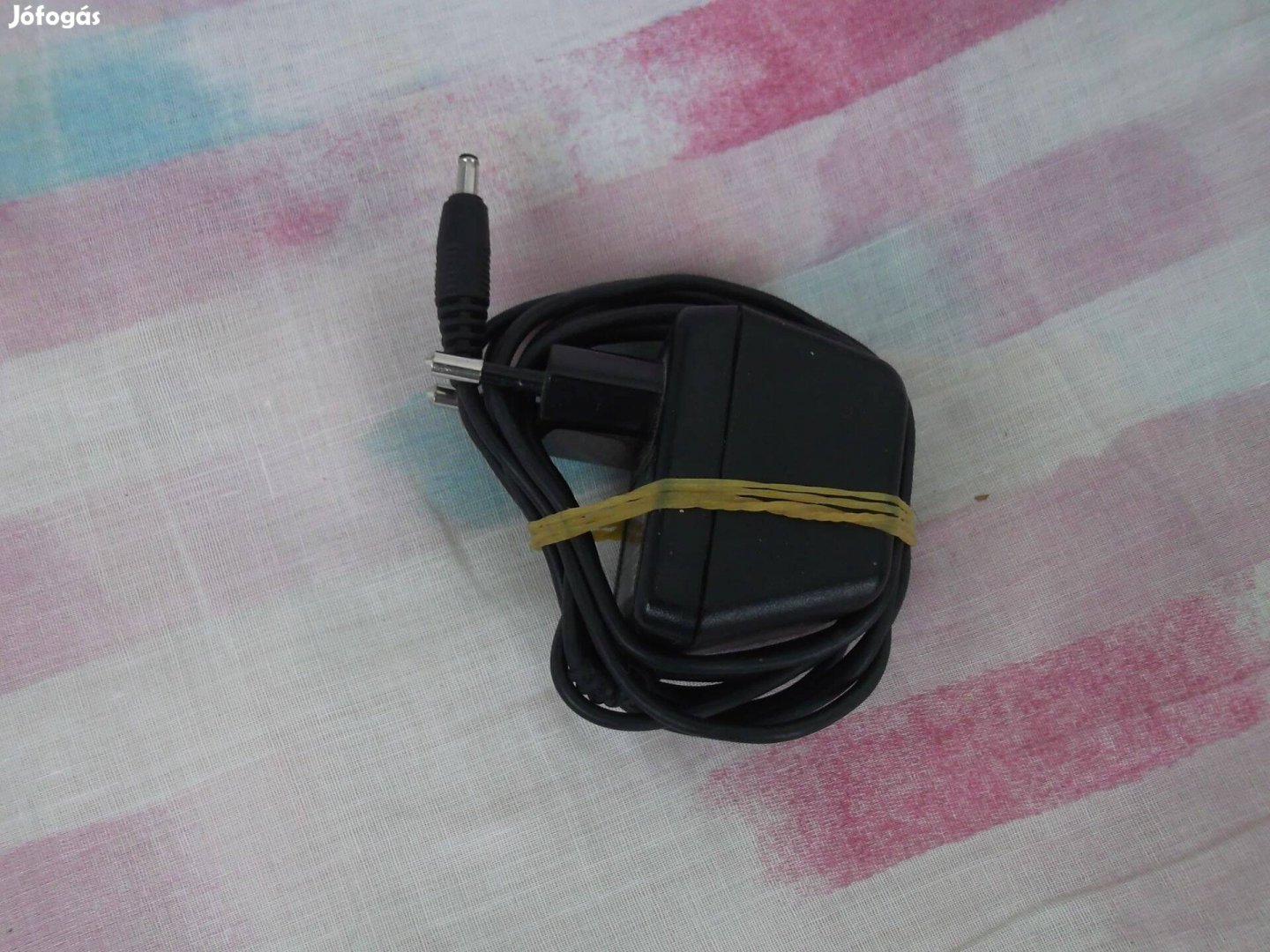 Eladó egy régebbi gyári kocka Nokia töltő, tájékoztató a