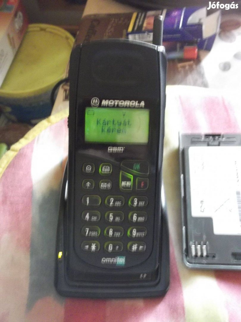 Eladó egy retro Motorola Omnitel, dokkoló, adapter, 1 db.