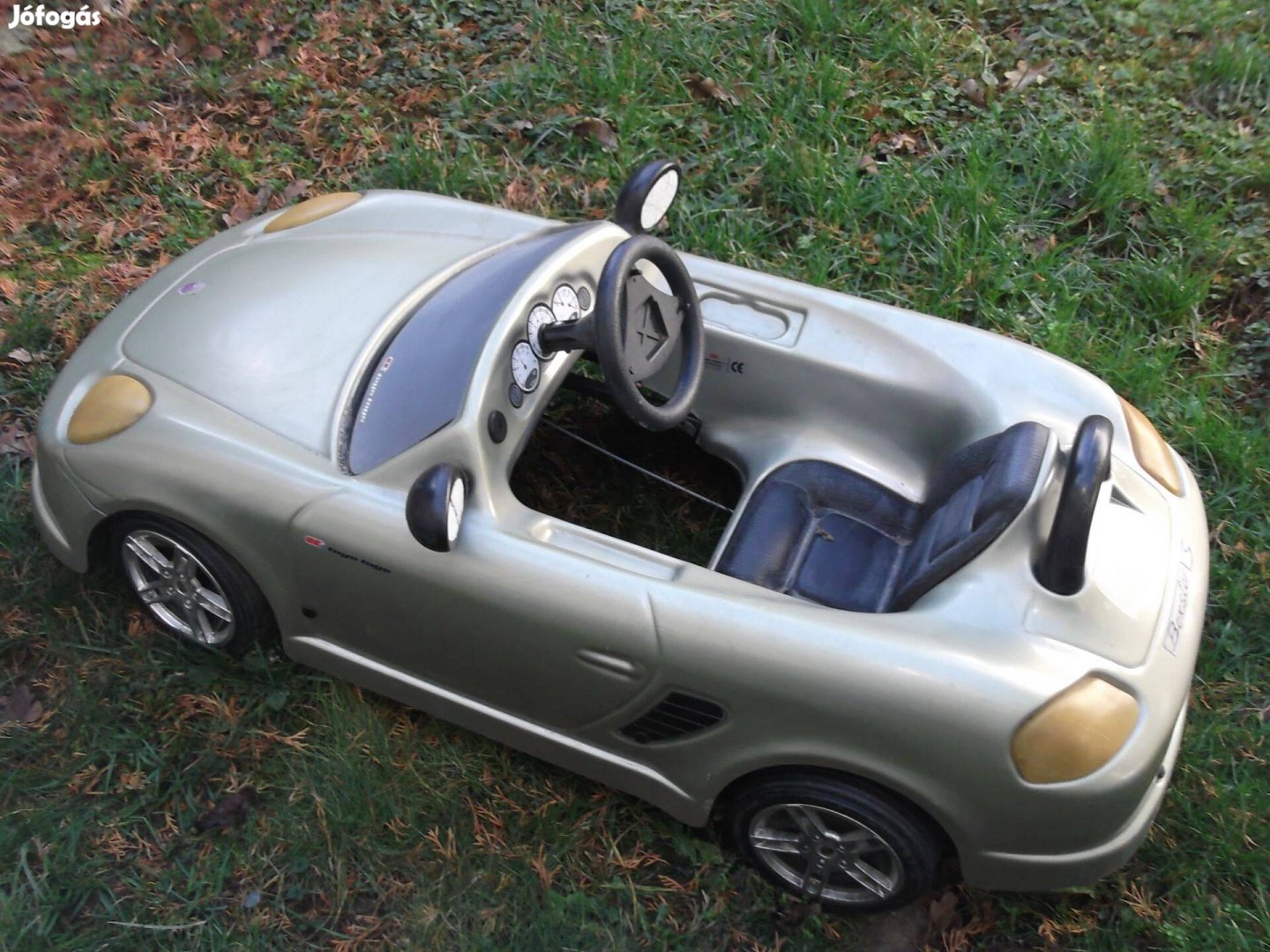 Eladó egy retro pedálos műanyag borítású Porsche Cabrio kisebb hibával