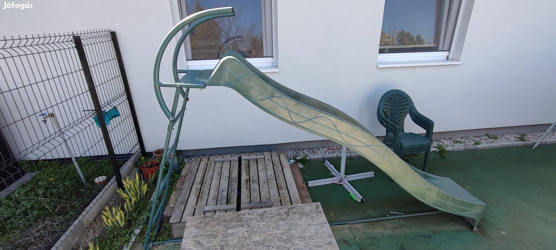 Eladó egy szabadtéri gyerek csúszda