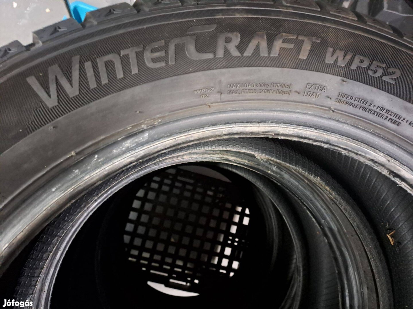 Eladó egy szezont használt Kumho téli gumi. 7mm