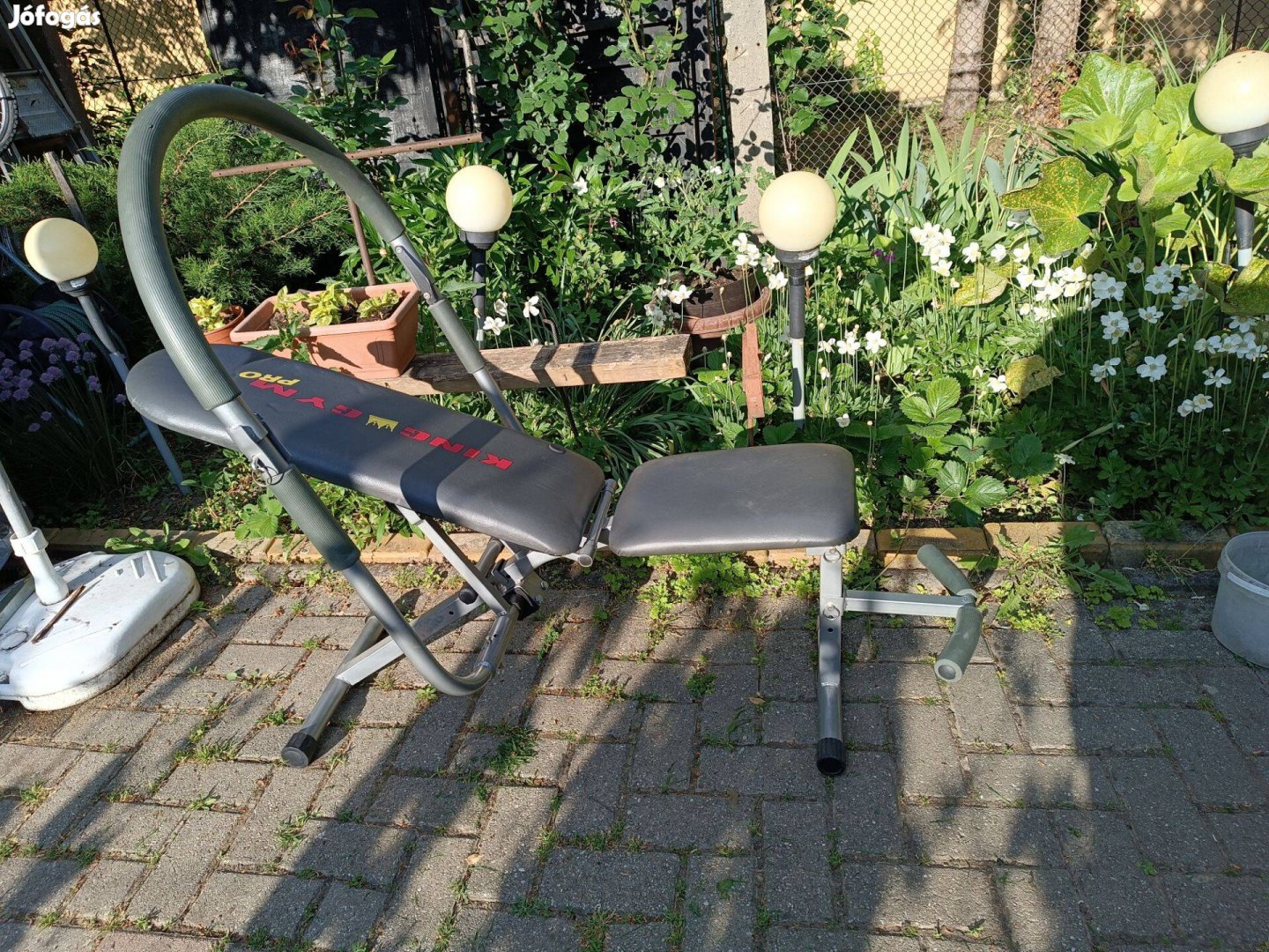 Eladó egy szobai fekvőpad