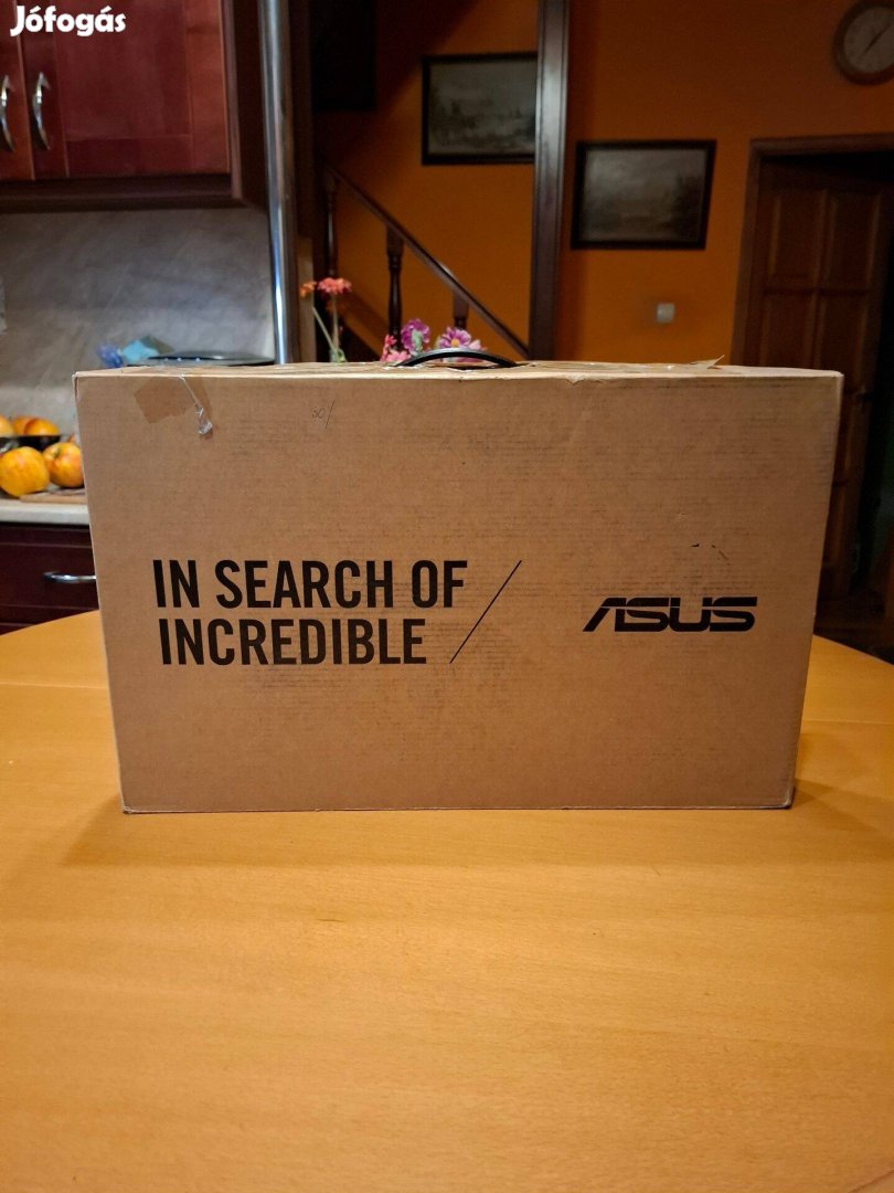 Eladó egy újszerű Asus laptop