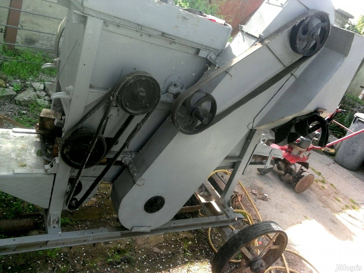 Eladó egy vontatható kukorica morzsoló csonkamotor halytással zsákolós