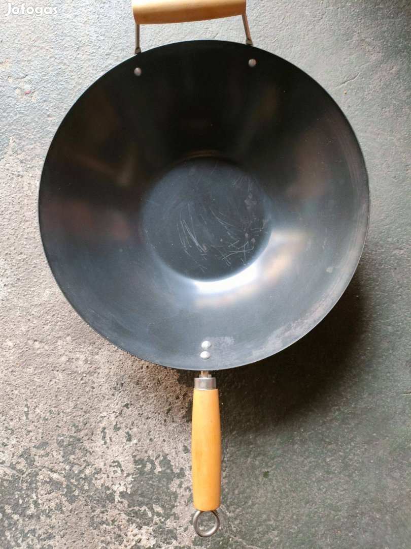 Eladó egy wok