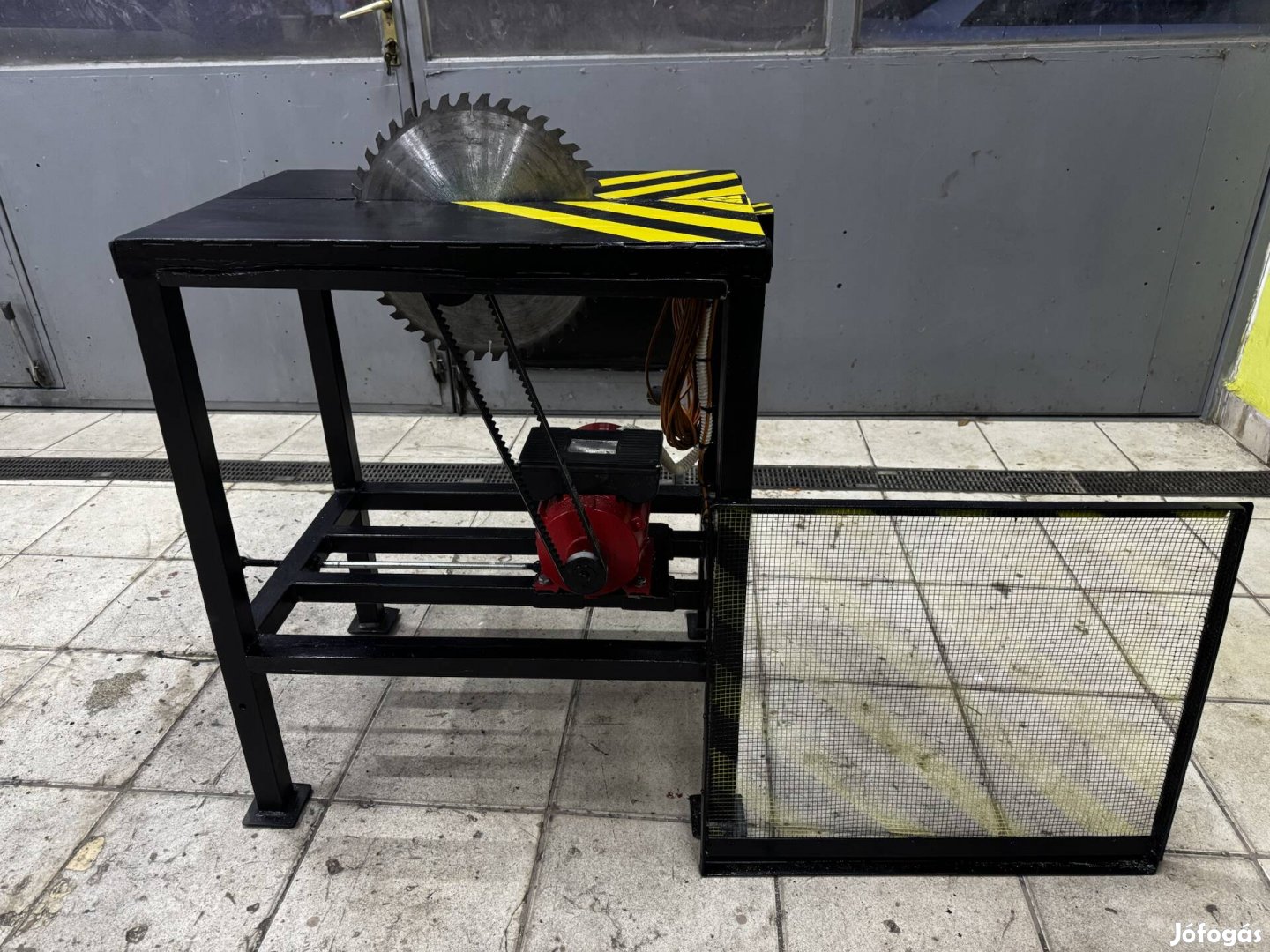 Eladó egyedi asztali körfűrész