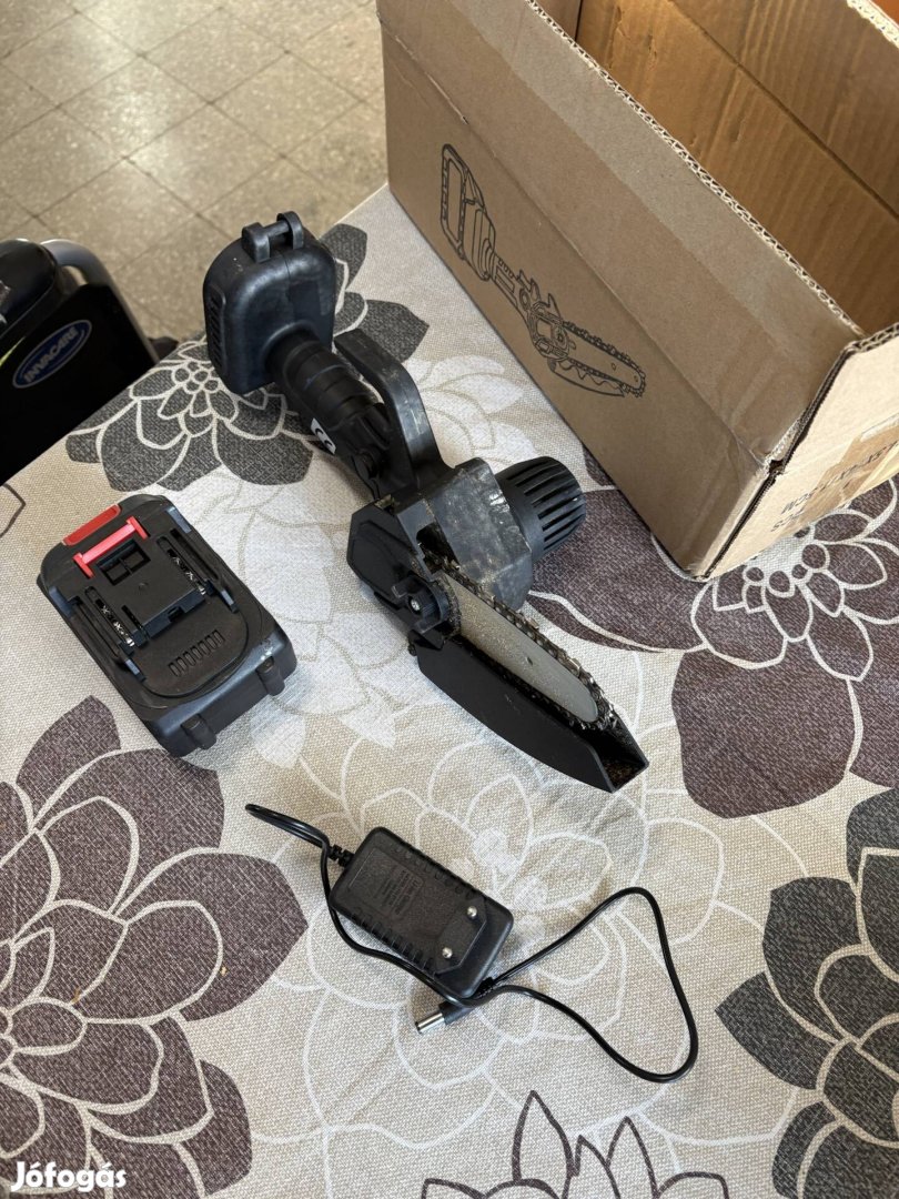 Eladó egykezes akkus láncfűrész