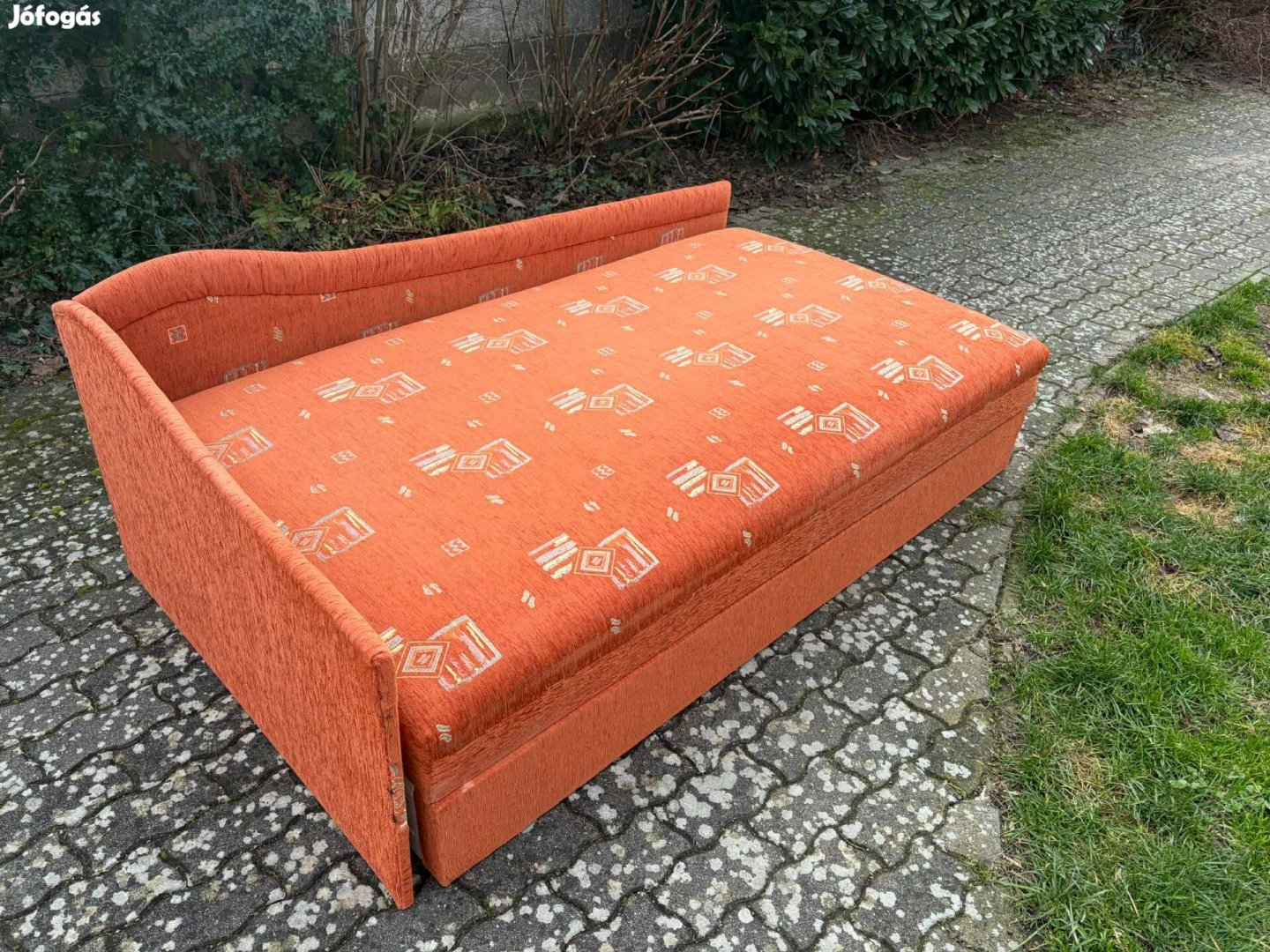 Eladó egyszemélyes ágy 120x200