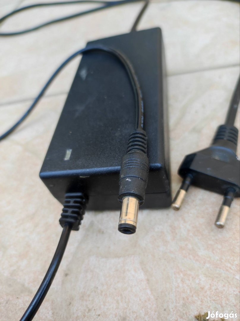 Eladó elektromos kerékpár töltő 