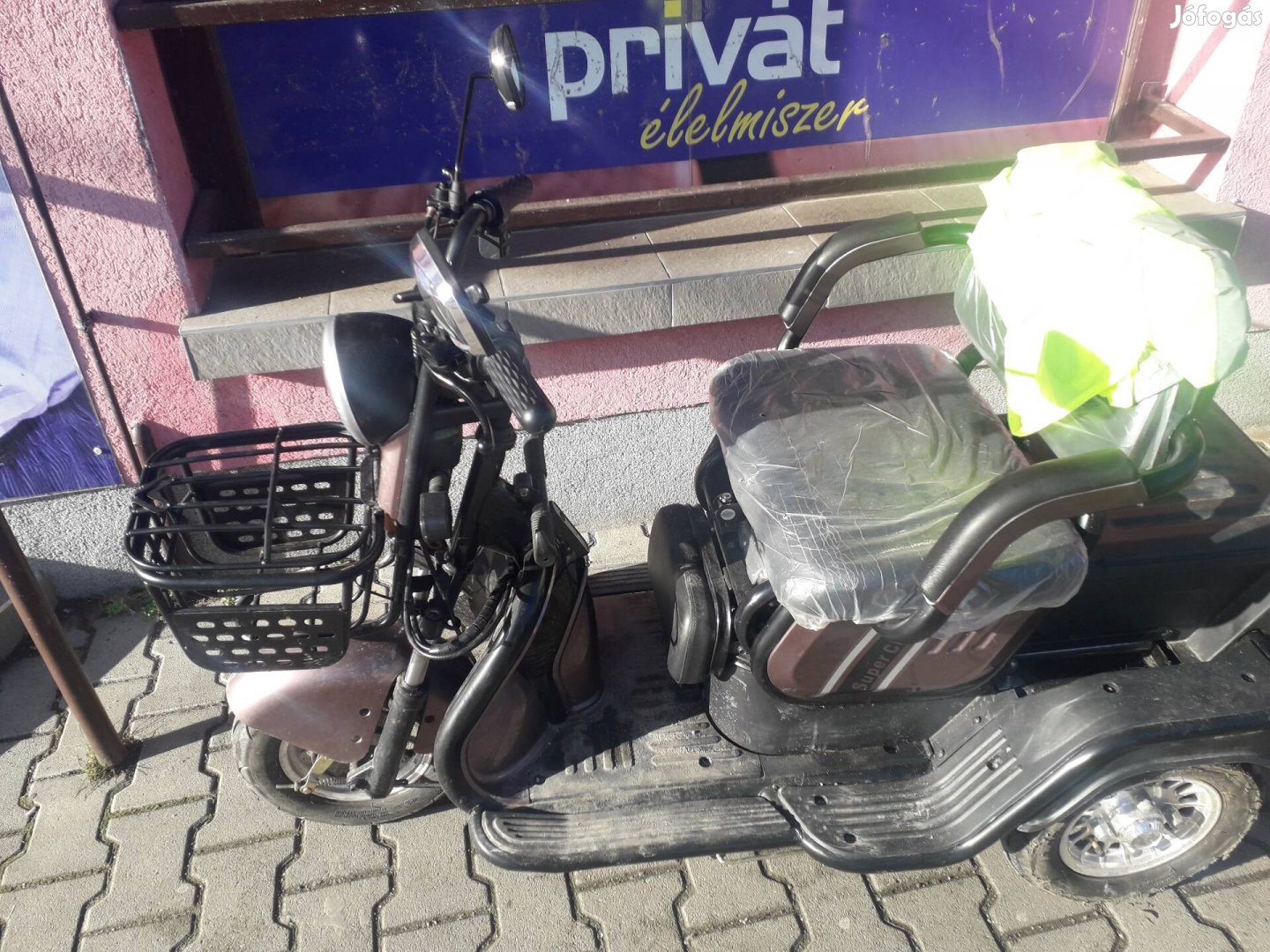 Eladó elektromos moped használt.