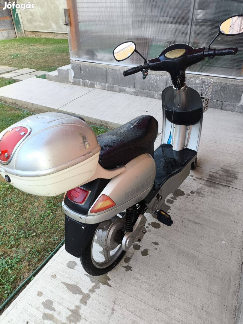 Eladó elektromos moped/robogó