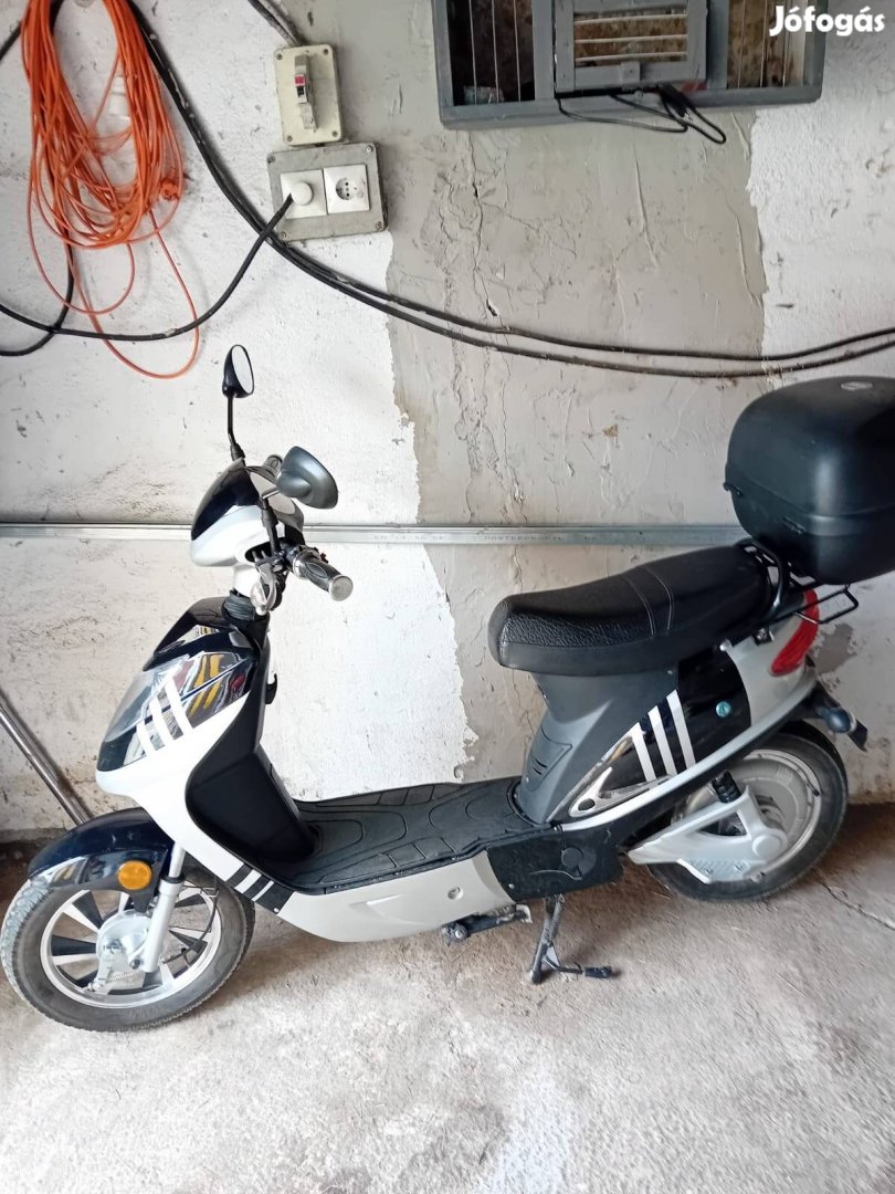 Eladó elektromos robogó. Rolelektro Eco-City 20, 350W.