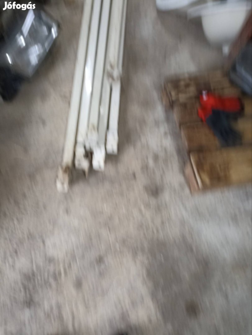 Eladó előtetö vasszerkezete