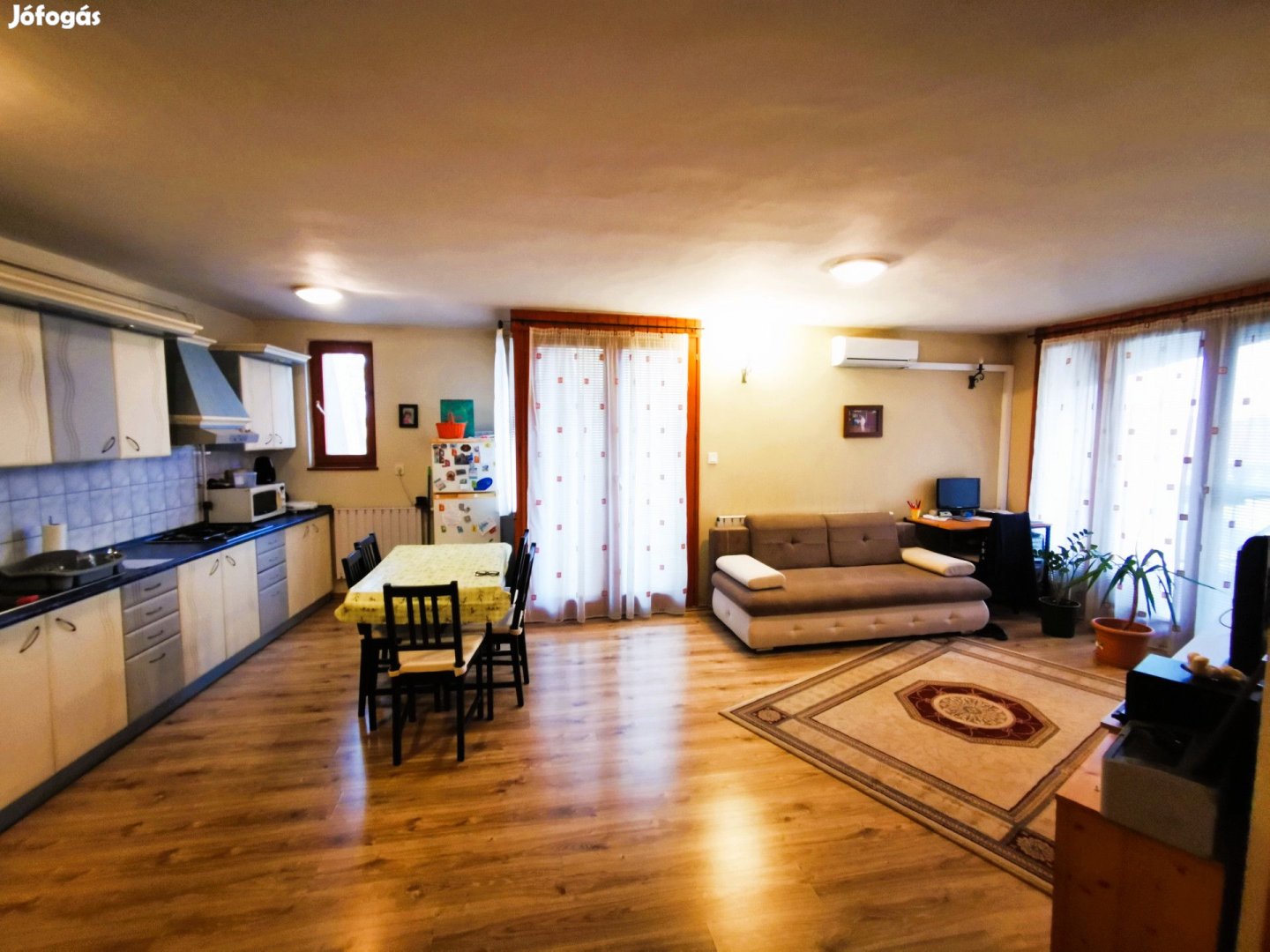 Eladó első emeleti, 60 m-es lakás Jászberény belvárosában