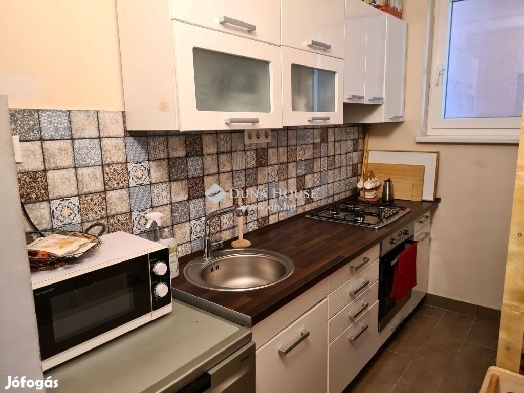 Eladó emeleti felújított lakás a Füredin, Budapest 14. ker.