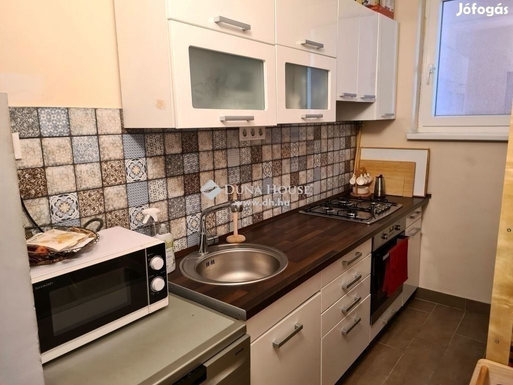 Eladó emeleti felújított lakás a Füredin, Budapest 14. ker.