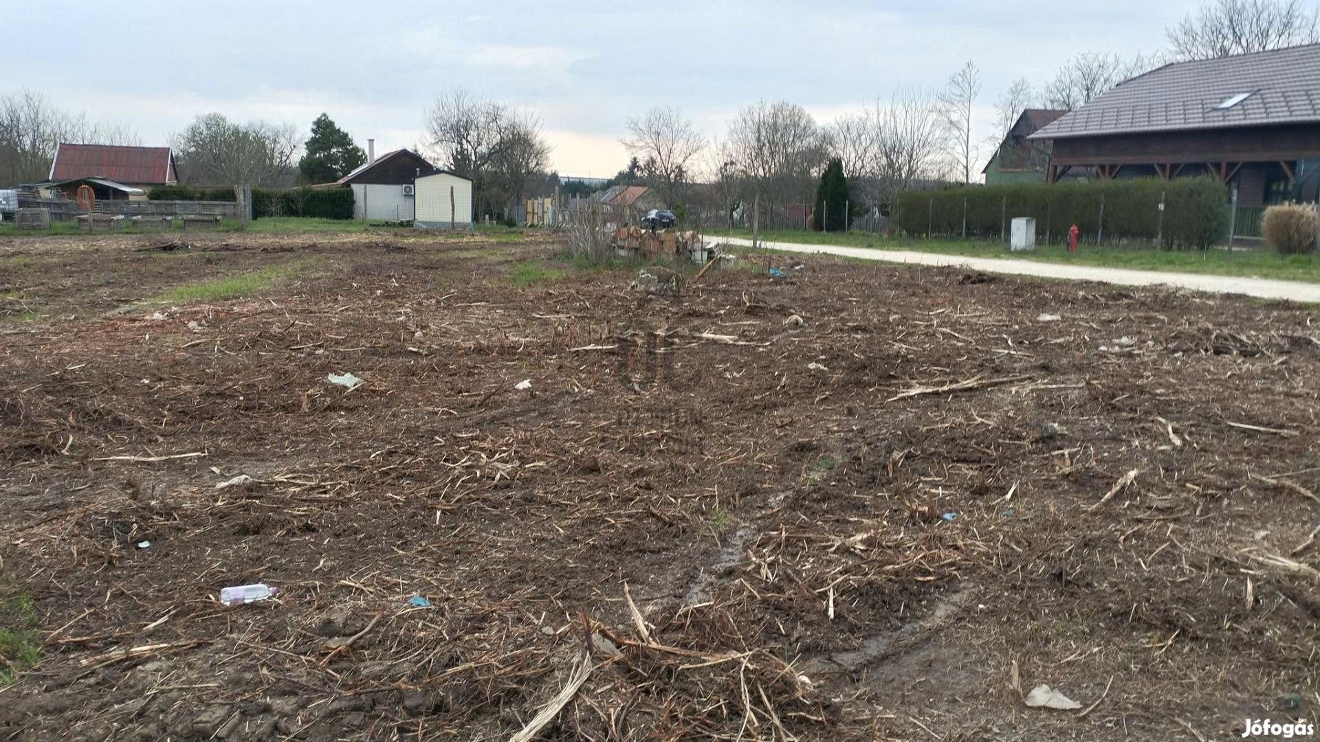 Eladó építési telek Ajka-Padragkúton  kiváló befektetési lehetőség.