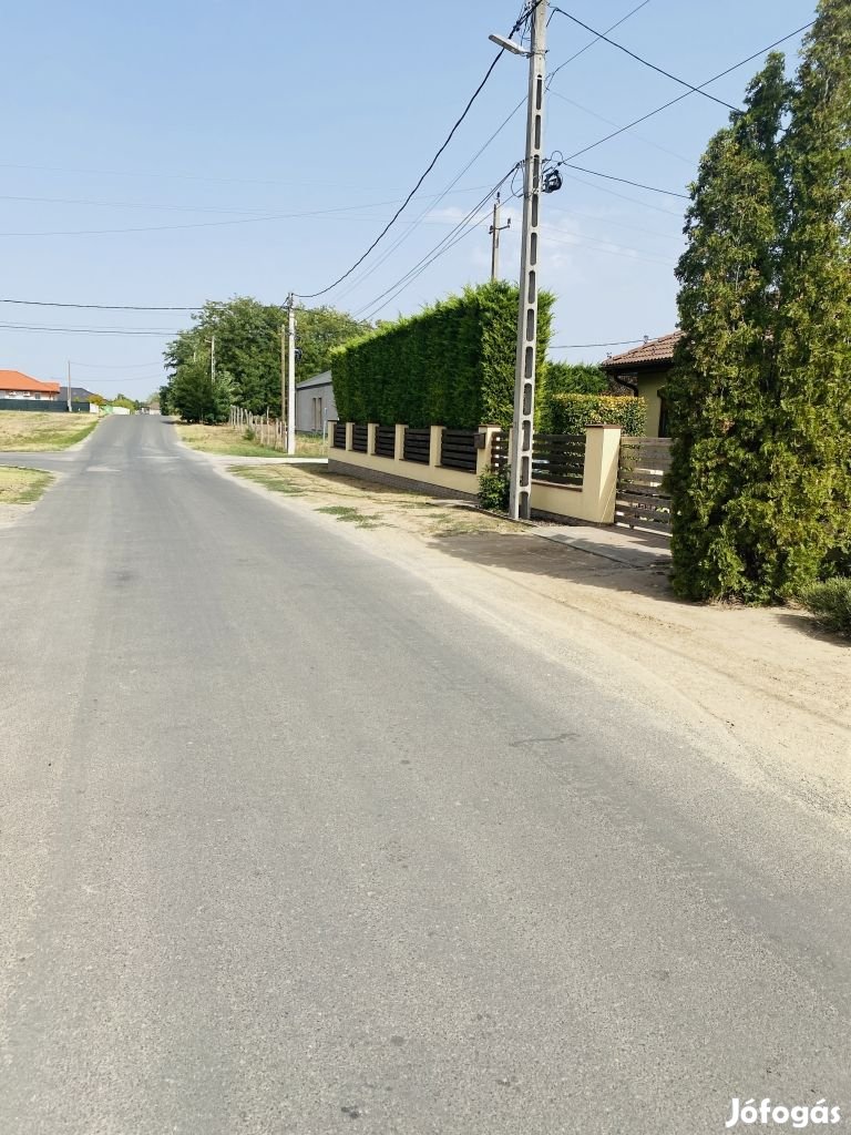 Eladó építési telek Dabas központjában