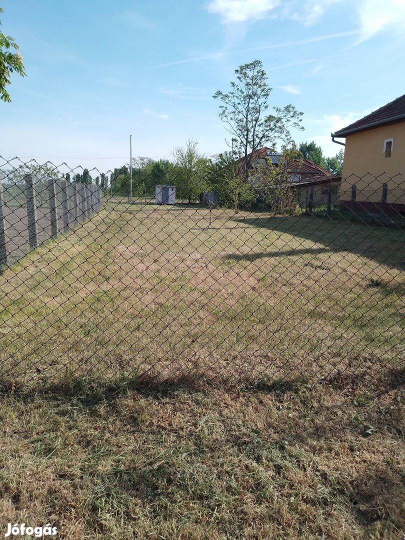 Eladó építési telek Újszilváson!