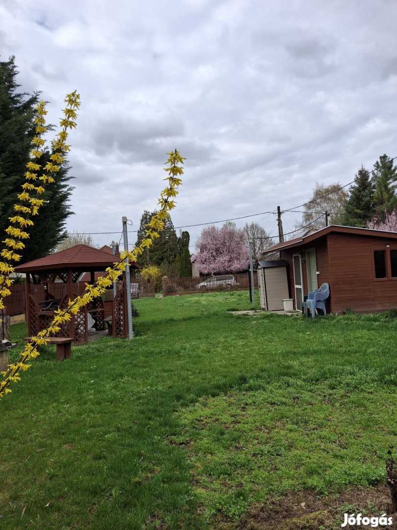 Eladó építési telek, Szolnok