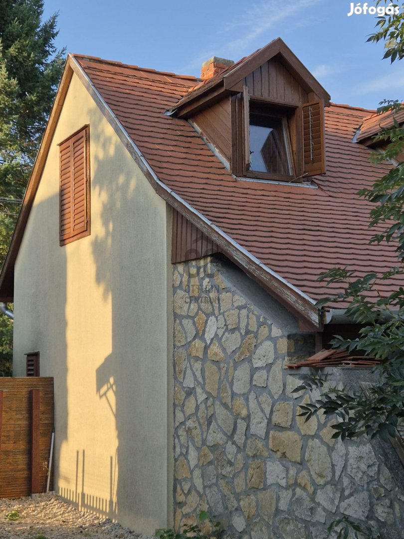 Eladó erdei házikó!