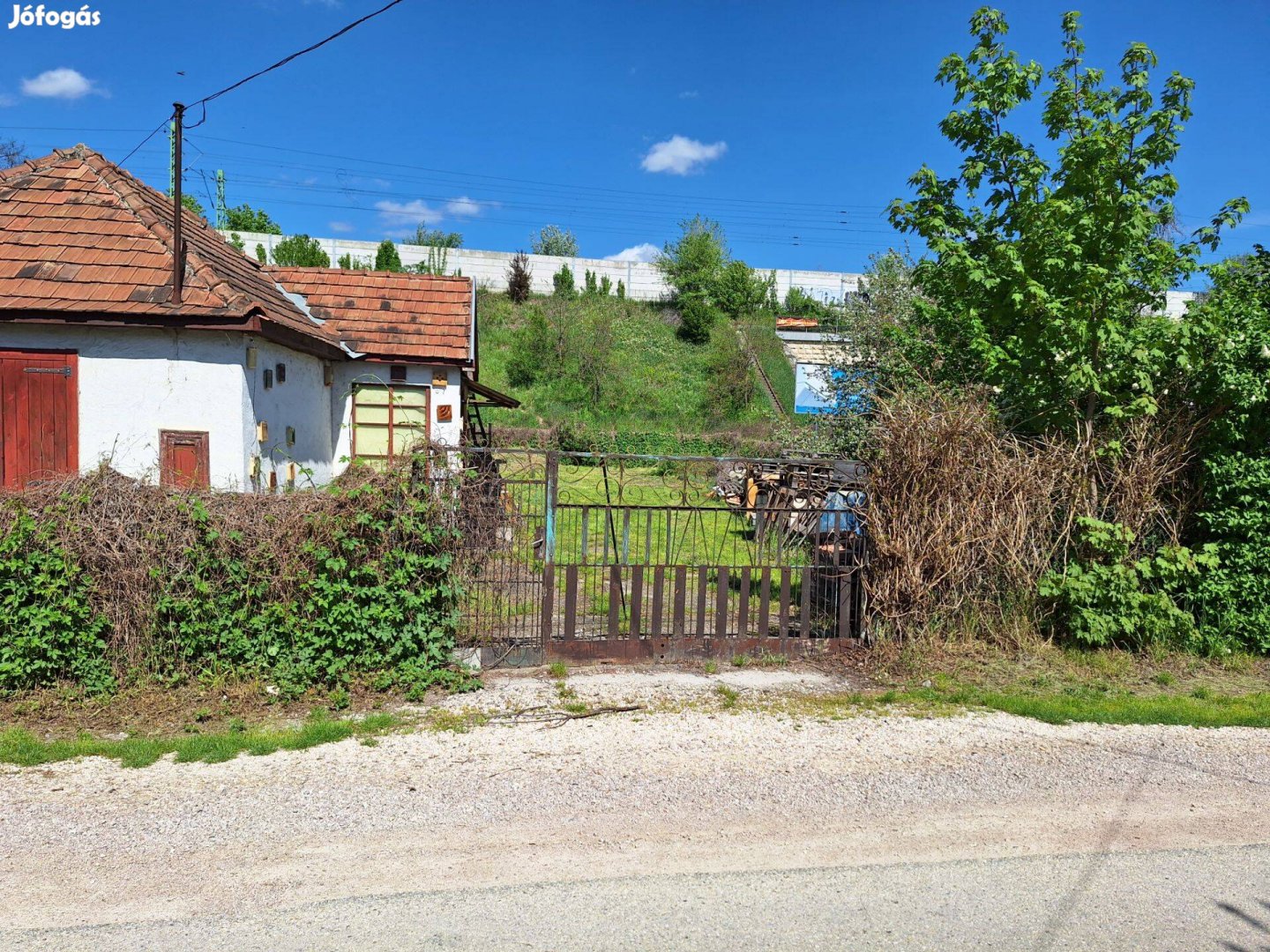 Eladó érdi telek