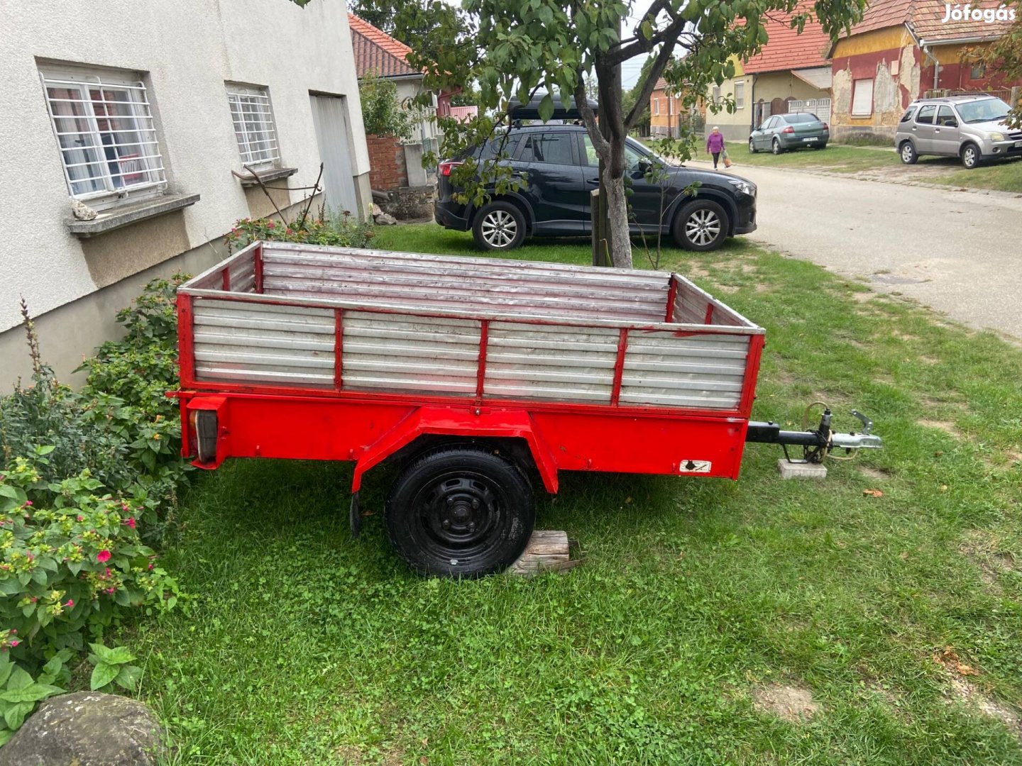 Eladó erdő járó utánfutó