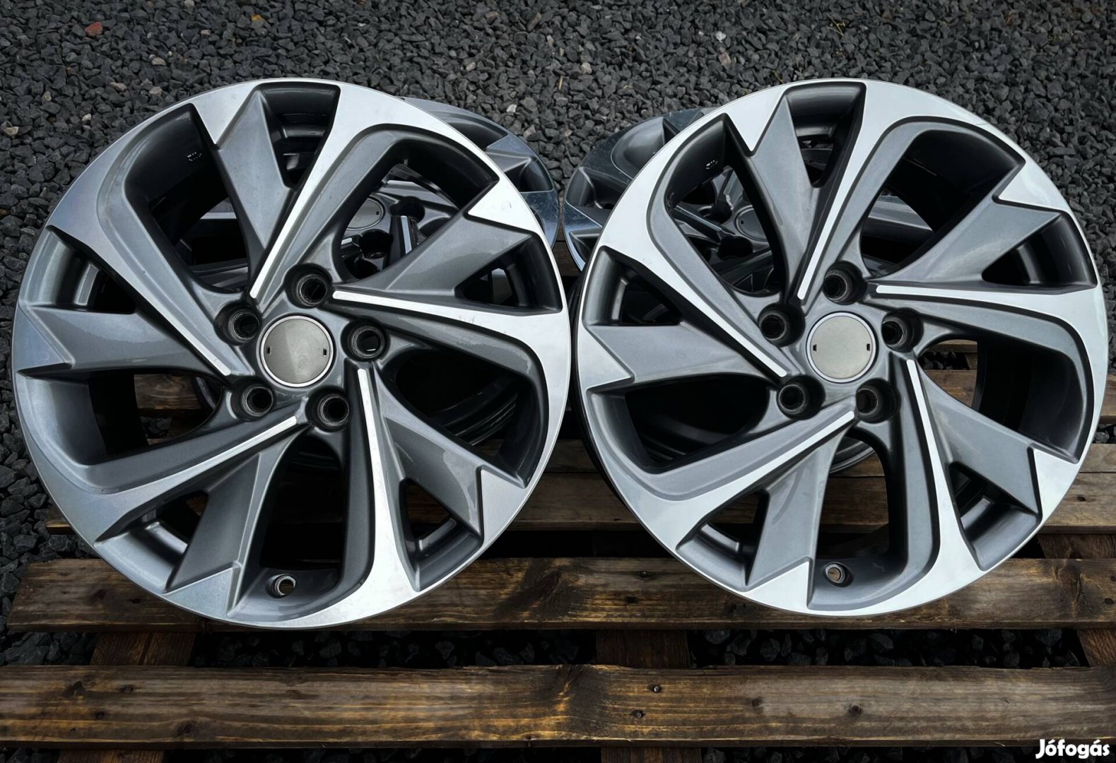 Eladó eredeti Xtreme R17 - 5x114.3 alufelni