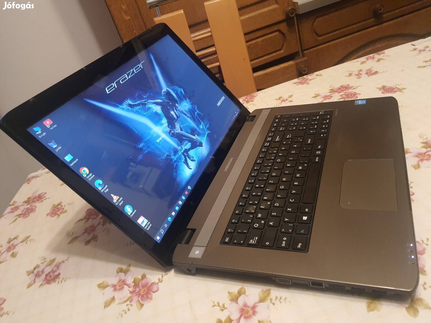 Eladó érintőkijelzős 17.3 colos ledes Medion Akoya E7223t laptop.