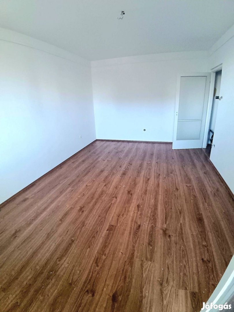 Eladó erkélyes lakás az Avas III. ütemében kiváló