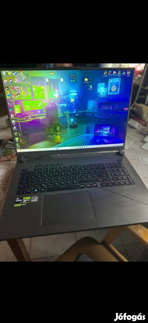 Eladó erős gamer laptop - i9-14900HX Rtx 4070 32GB RAM