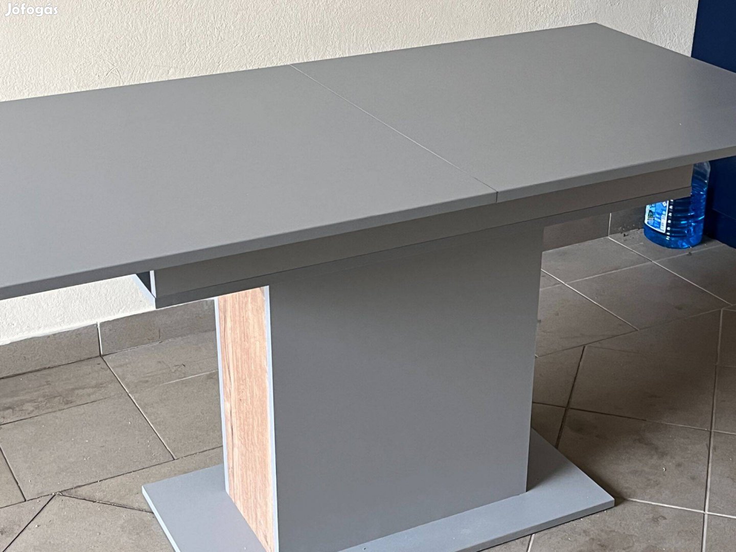 Eladó étkezőasztal