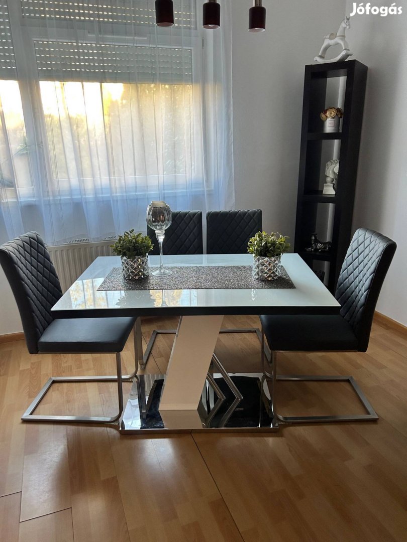 Eladó étkezőasztal székekkel