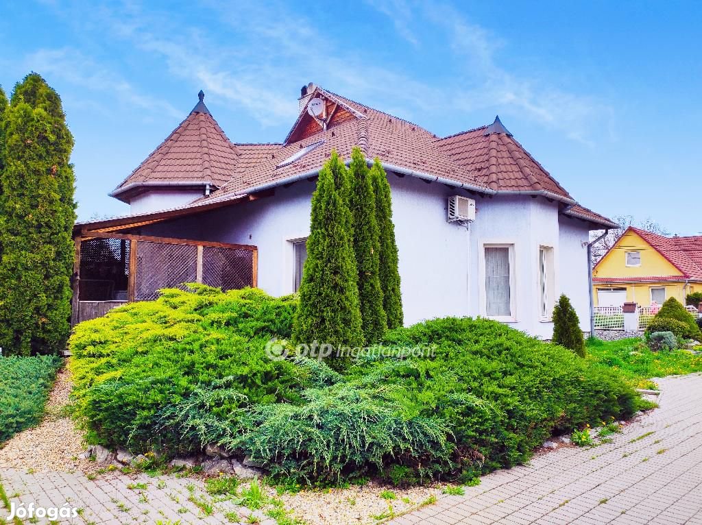 Eladó exkluzív, 2 szintes családi ház, Kazincbarcika