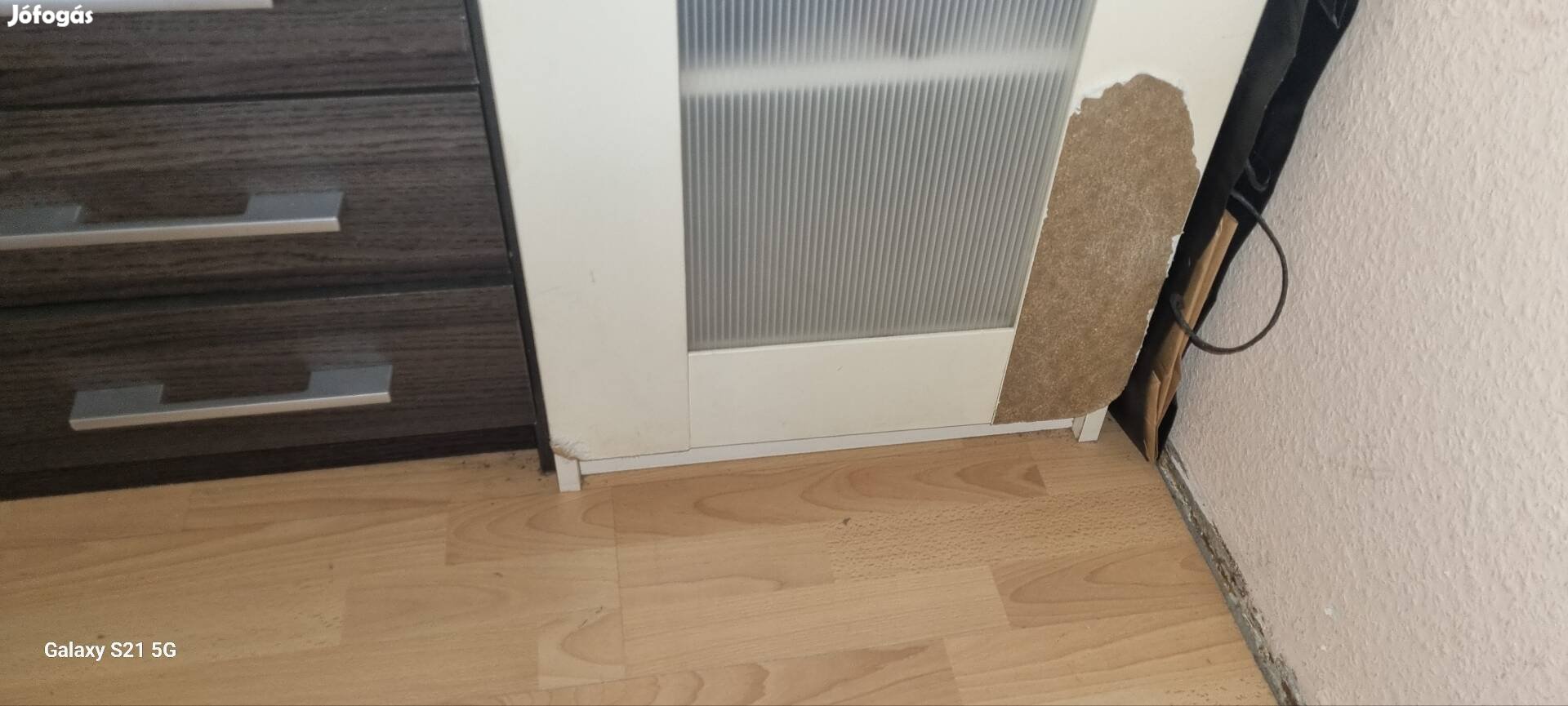 Elado ez a hibás ikeás szekrény