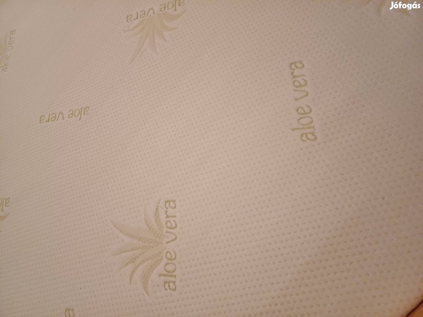 Eladó fa alig használt ágy ágykeret ágyrács és matrac