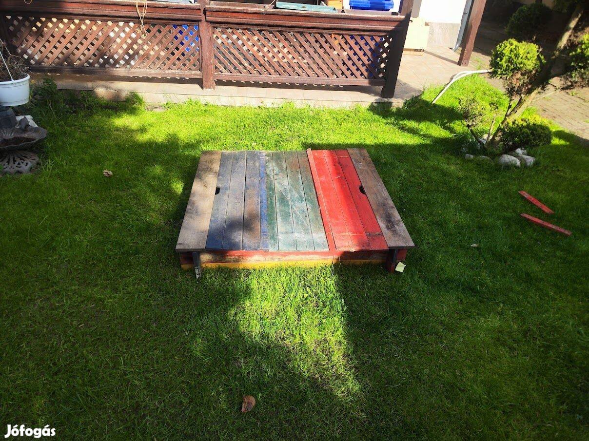 Eladó fa homokozó 120x120x25 cm