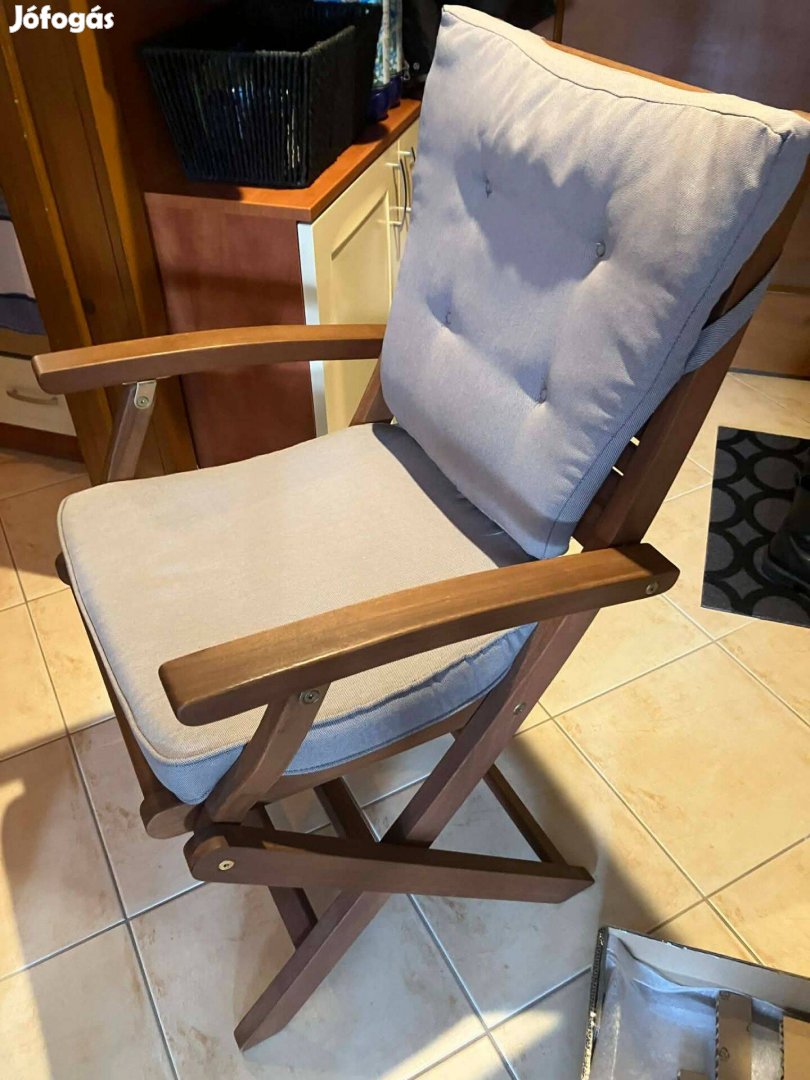 Eladó fa kerti szék