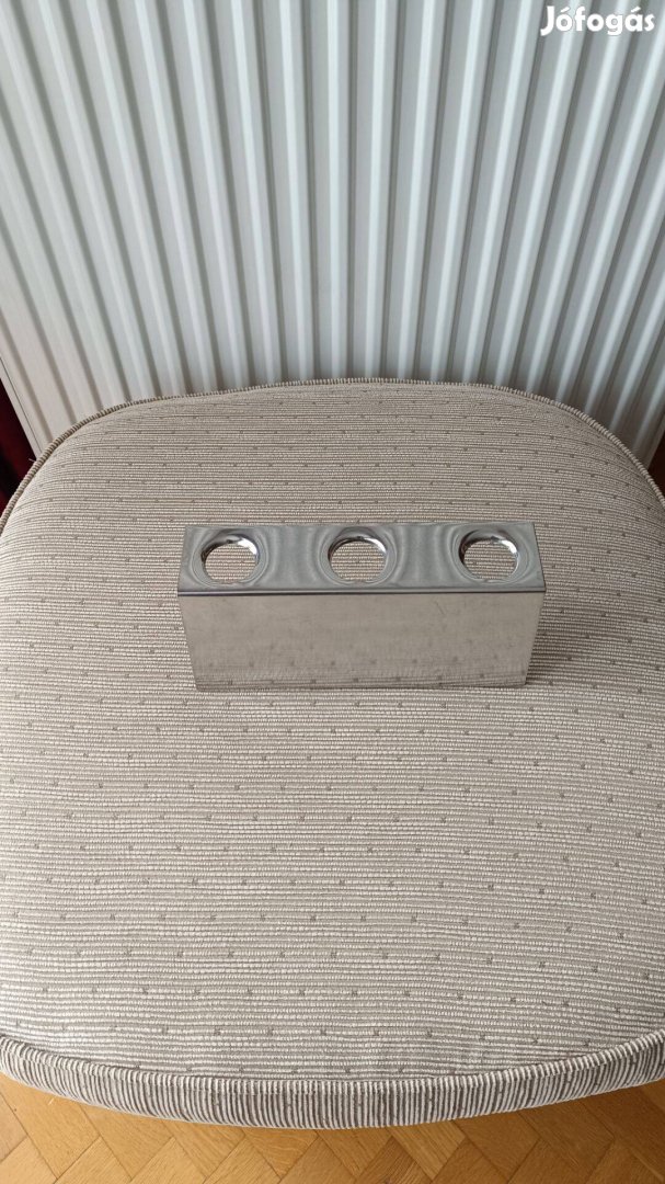 Eladó fagylalttölcsér tartó saválló anyagból